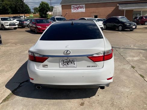 Used 2015 Lexus ES 350 w/ Ultra Luxury Package FWD image 4
