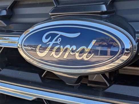 Used 2025 Ford Explorer Active w/ Active Comfort Package image 5