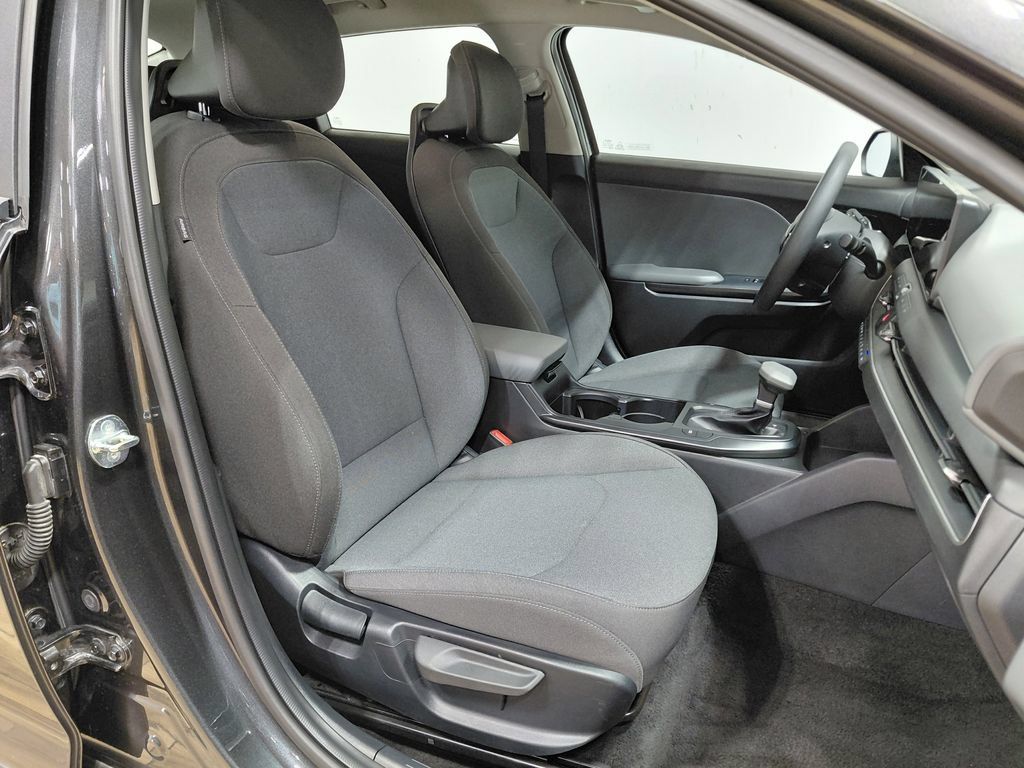Used 2025 Kia K4 FWD image 21
