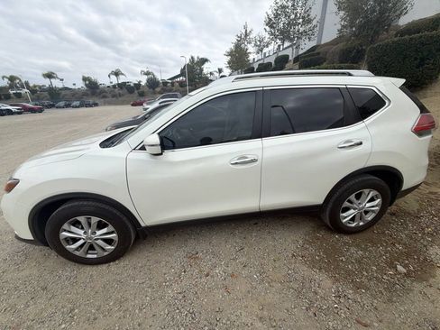 Used 2016 Nissan Rogue SV FWD image 6