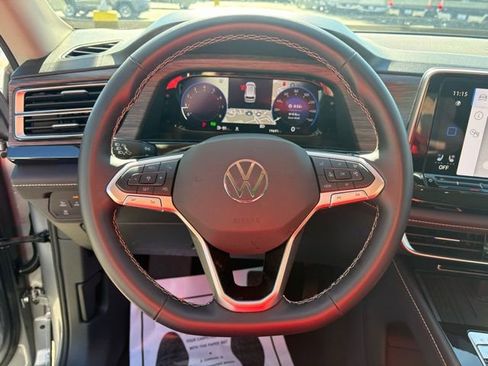 Used 2025 Volkswagen Atlas SEL image 15
