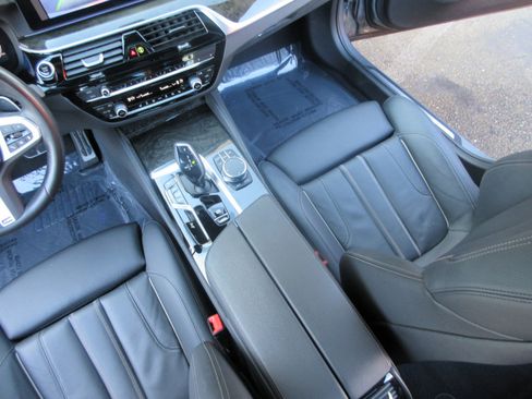 Used 2023 BMW 540i w/ M Sport Package image 19