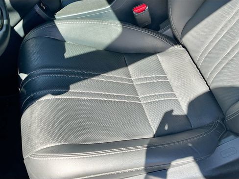 Used 2025 Honda HR-V EX-L image 18