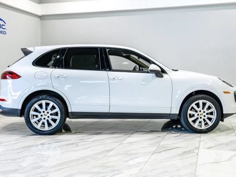Used 2017 Porsche Cayenne AWD/4WD image 11