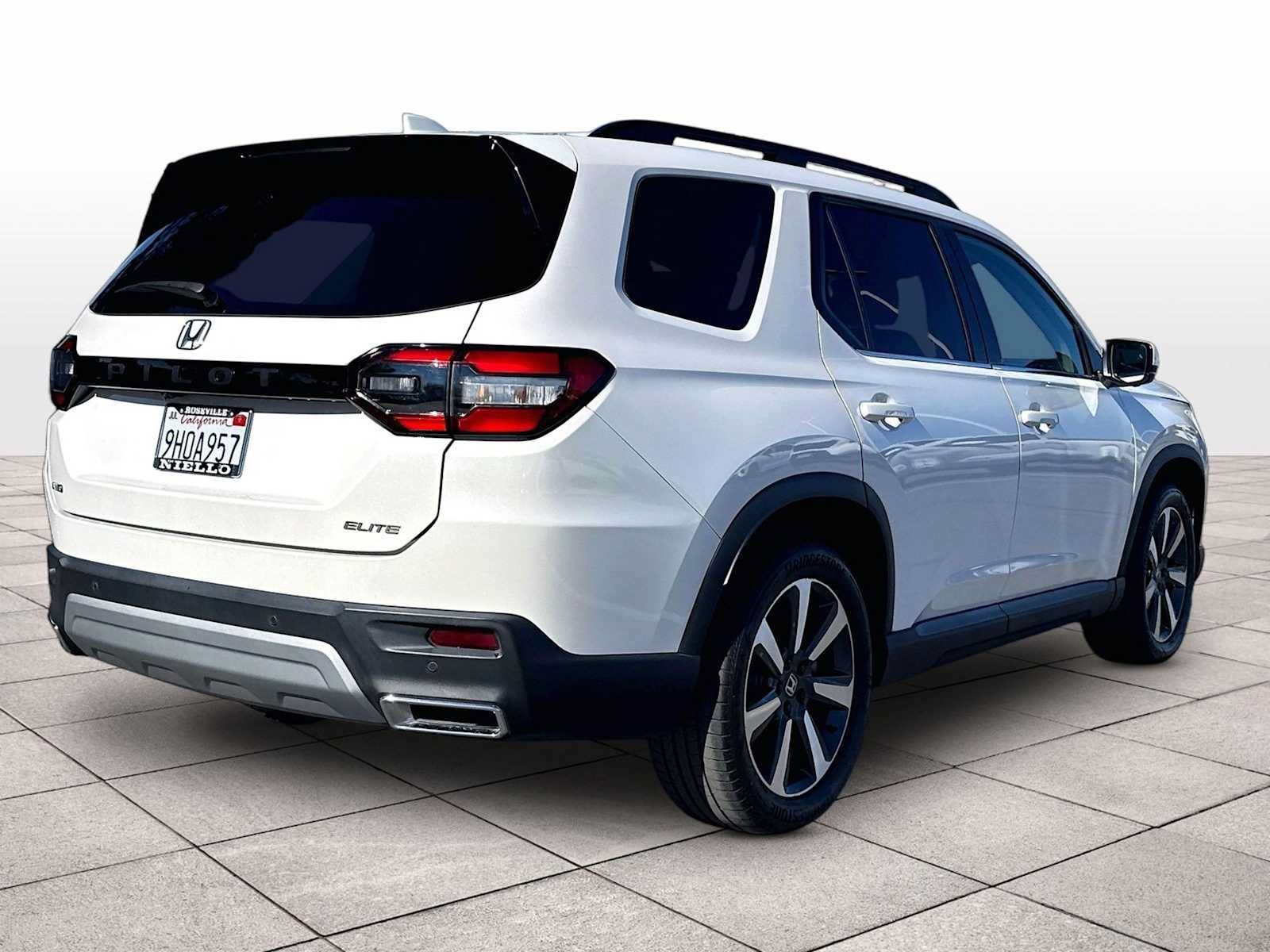 Used 2023 Honda Pilot Elite image 15