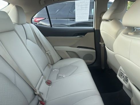 Used 2021 Toyota Camry XLE image 12