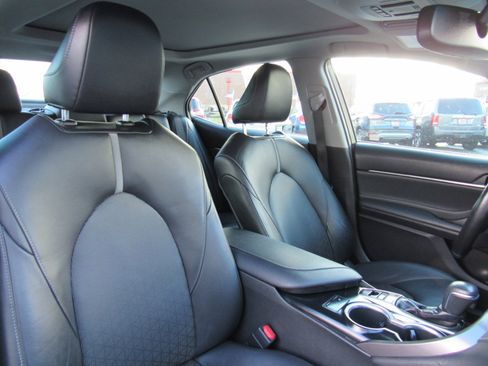 Used 2018 Toyota Camry XSE image 23