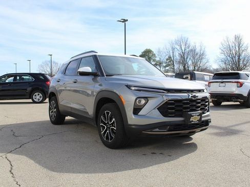 Used 2024 Chevrolet TrailBlazer ACTIV w/ Driver Confidence Package image 7