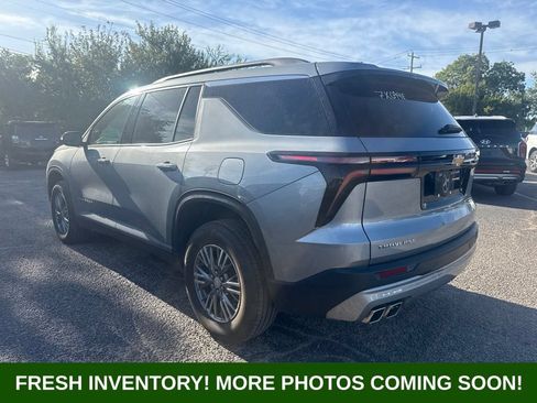 Used 2025 Chevrolet Traverse LT FWD image 4