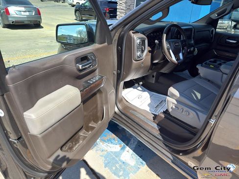 Used 2019 GMC Sierra 1500 SLT w/ Driver Alert Package I AWD/4WD image 14