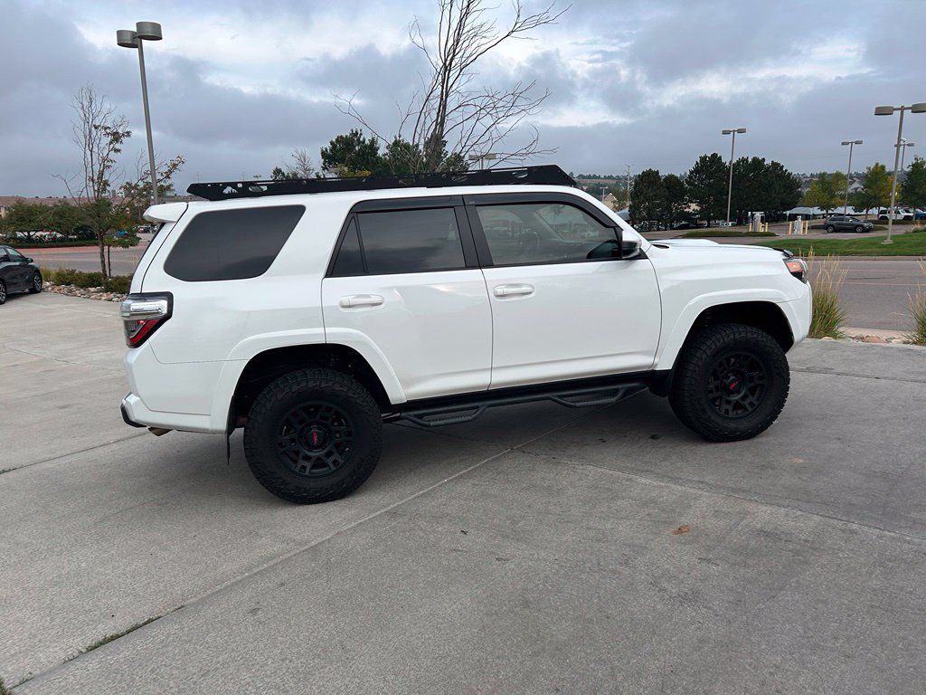 Used 2018 Toyota 4Runner TRD Off-Road Premium AWD/4WD image 9