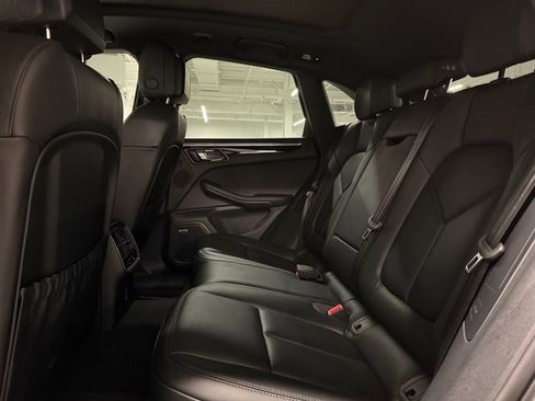Certified 2026 Porsche Macan image 32