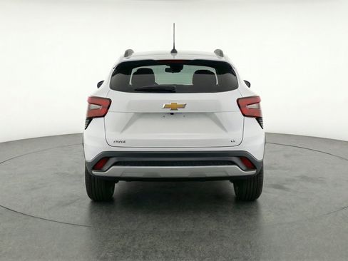 Used 2025 Chevrolet Trax LT FWD image 7