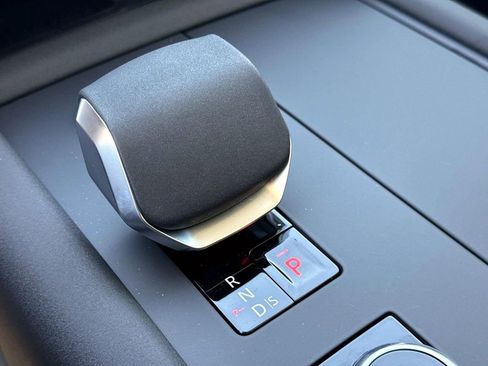 New 2026 Land Rover Discovery S image 27