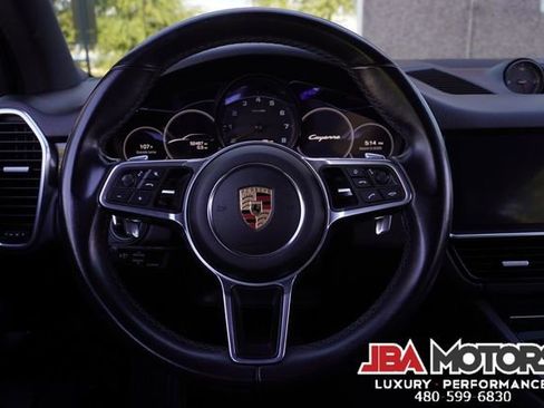 Used 2020 Porsche Cayenne AWD/4WD image 19