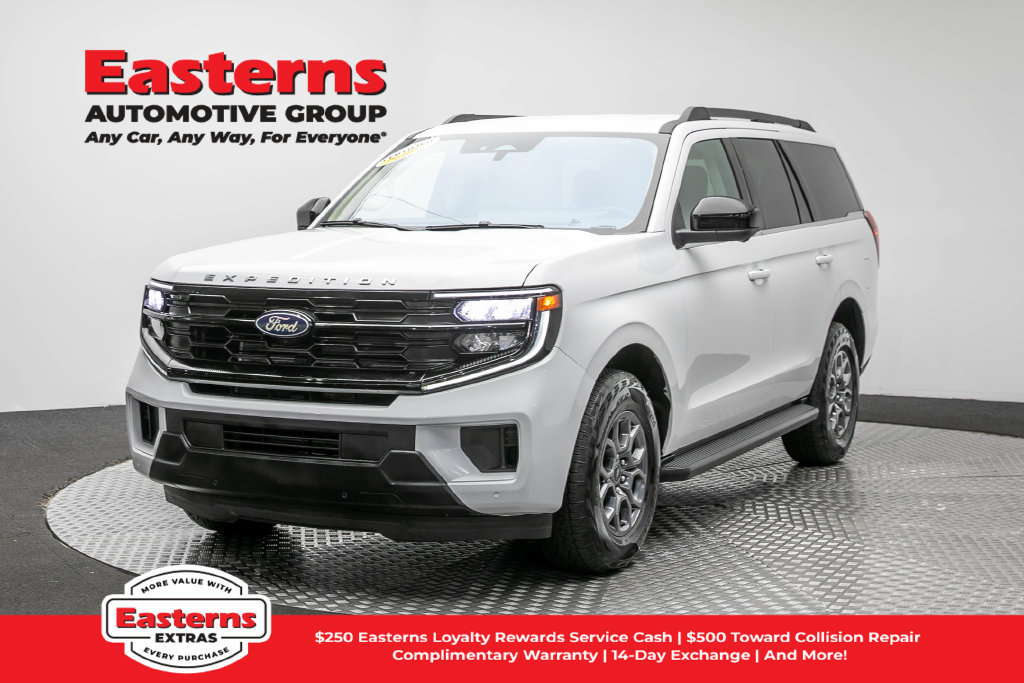 Used 2025 Ford Expedition Active AWD/4WD image 1