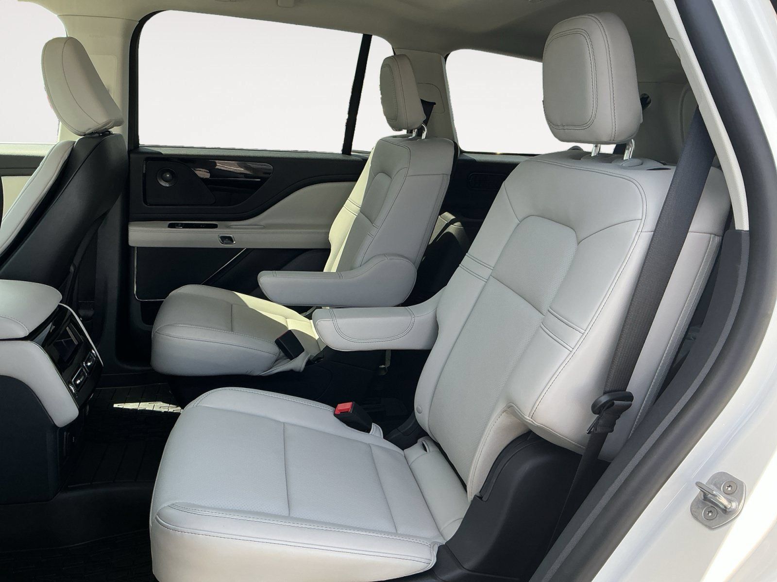 New 2026 Lincoln Aviator AWD image 13
