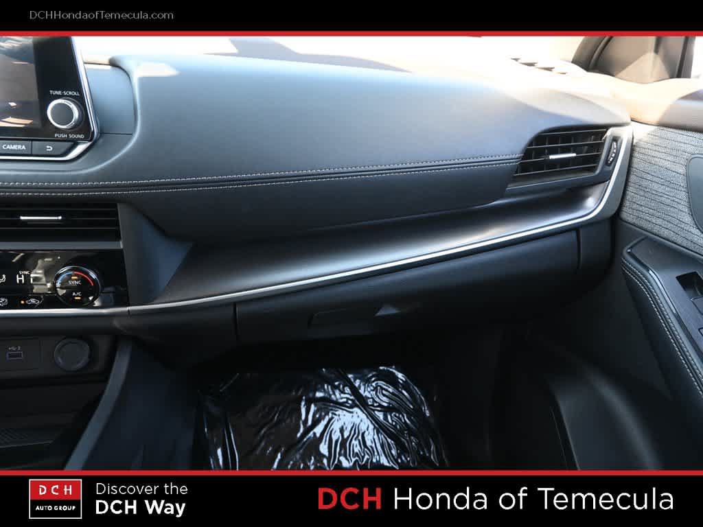 Used 2023 Nissan Rogue SV FWD image 13