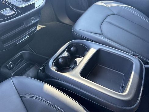 New 2026 Chrysler Pacifica Select image 26