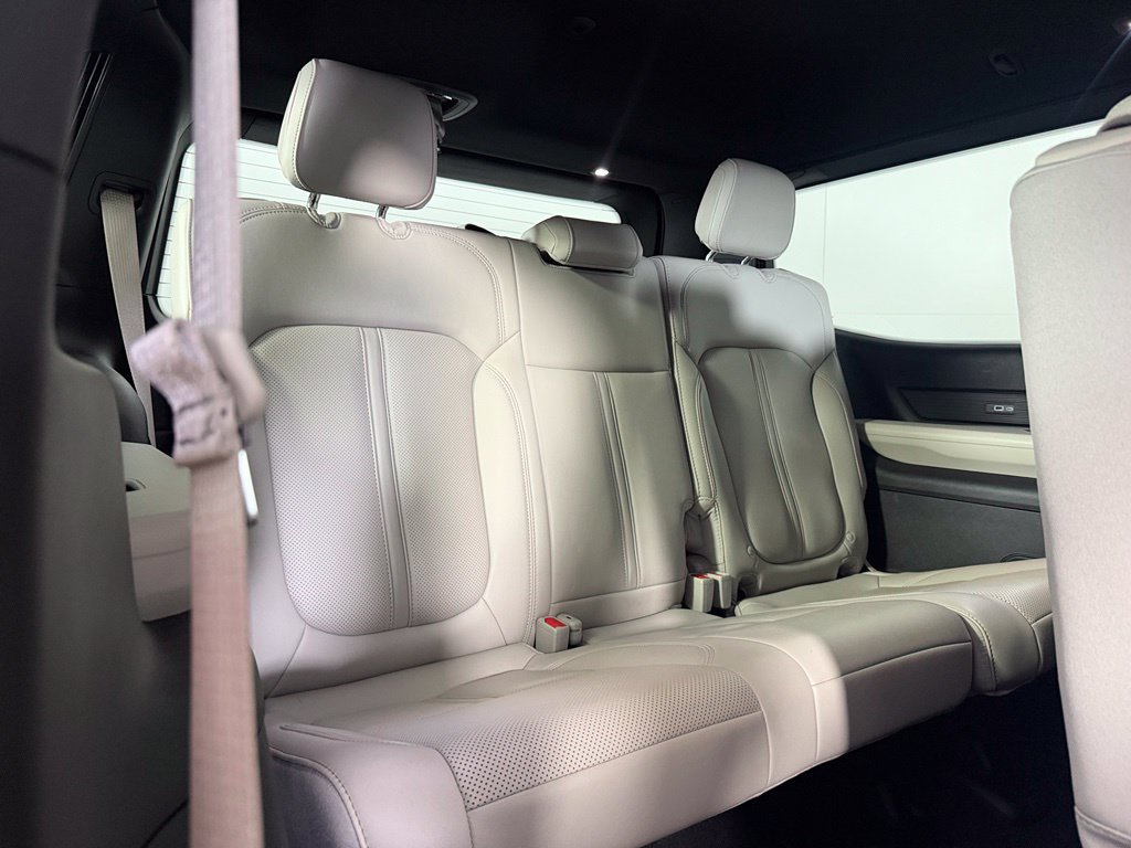 Used 2025 Jeep Wagoneer 4WD image 20