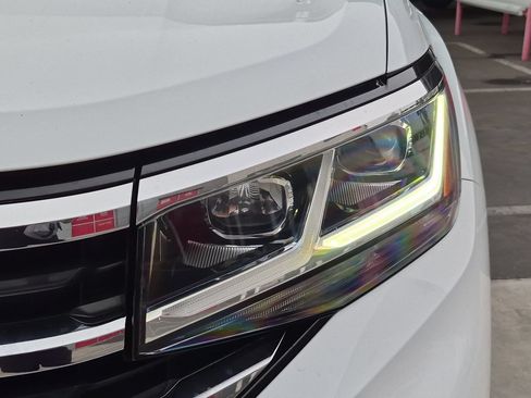 Used 2023 Volkswagen Atlas Cross Sport SE w/ Panoramic Sunroof Package AWD/4WD image 9