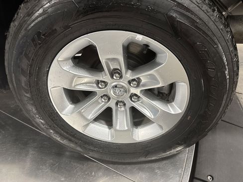 Used 2024 RAM 1500 Laramie image 12