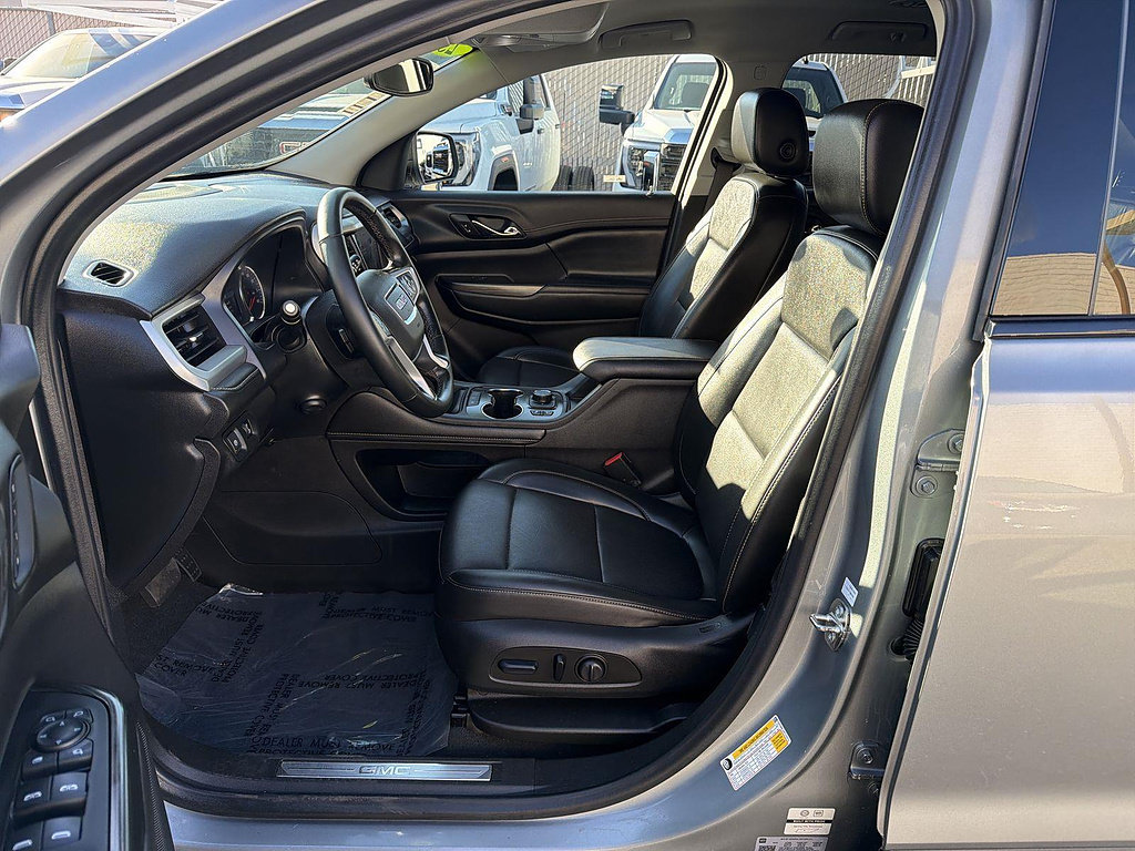 Used 2023 GMC Acadia SLT w/ Elevation Edition FWD image 17