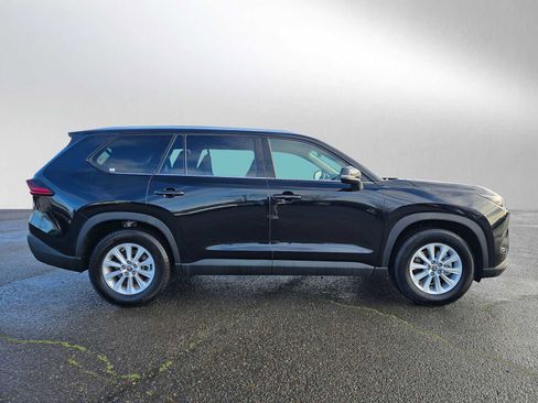 Used 2025 Toyota Grand Highlander AWD image 2