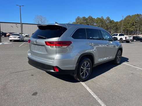 Used 2019 Toyota Highlander XLE image 5