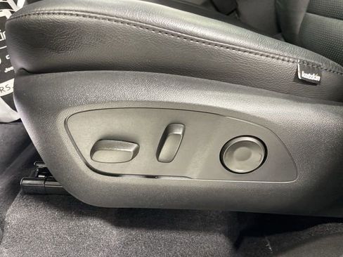 Used 2025 Chevrolet Traverse High Country image 12