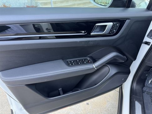 Certified 2022 Porsche Cayenne Coupe image 26