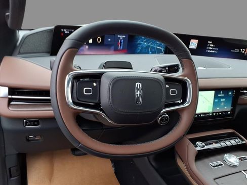 New 2025 Lincoln Navigator Reserve AWD/4WD image 22