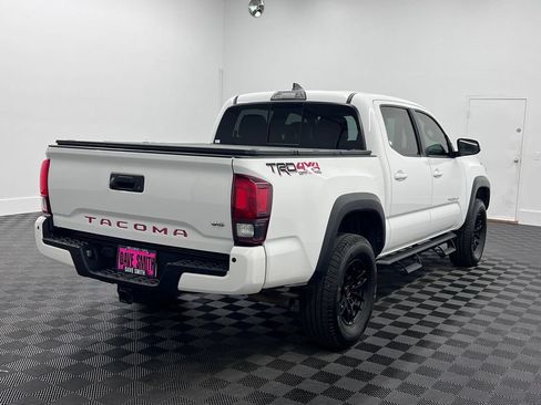 Used 2018 Toyota Tacoma TRD Off-Road AWD/4WD image 9