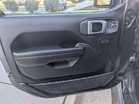 Used 2022 Jeep Gladiator Willys image 19