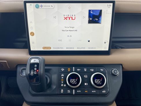 Certified 2025 Land Rover Defender 110 X-Dynamic SE AWD/4WD image 29