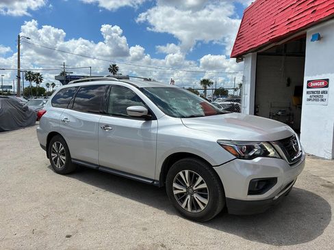 Used 2017 Nissan Pathfinder SV w/ Cargo Package FWD image 2