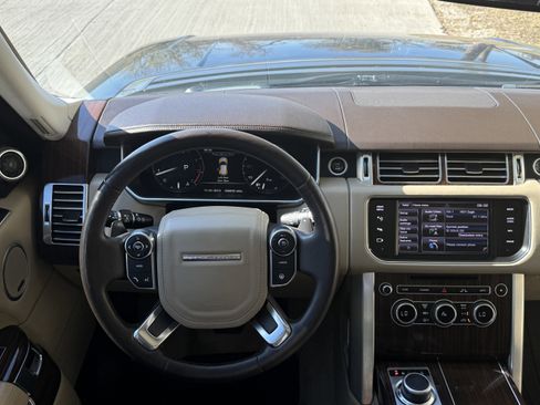 Used 2014 Land Rover Range Rover HSE image 17