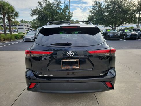 Used 2023 Toyota Highlander XLE FWD image 5