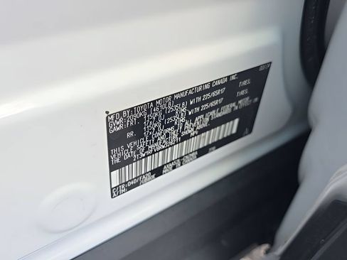 Used 2024 Toyota RAV4 XLE FWD image 28