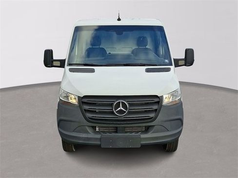 Used 2024 Mercedes-Benz Sprinter 4500 image 2