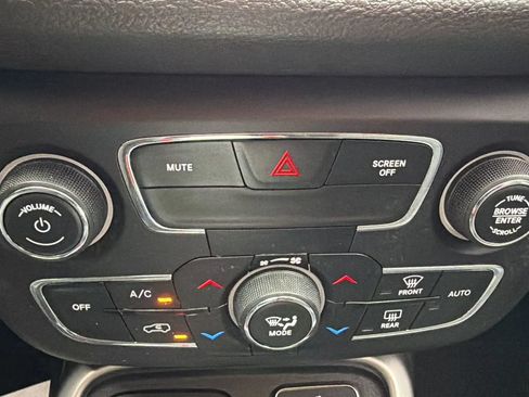 Used 2018 Jeep Compass Latitude w/ Popular Equipment Group AWD/4WD image 19