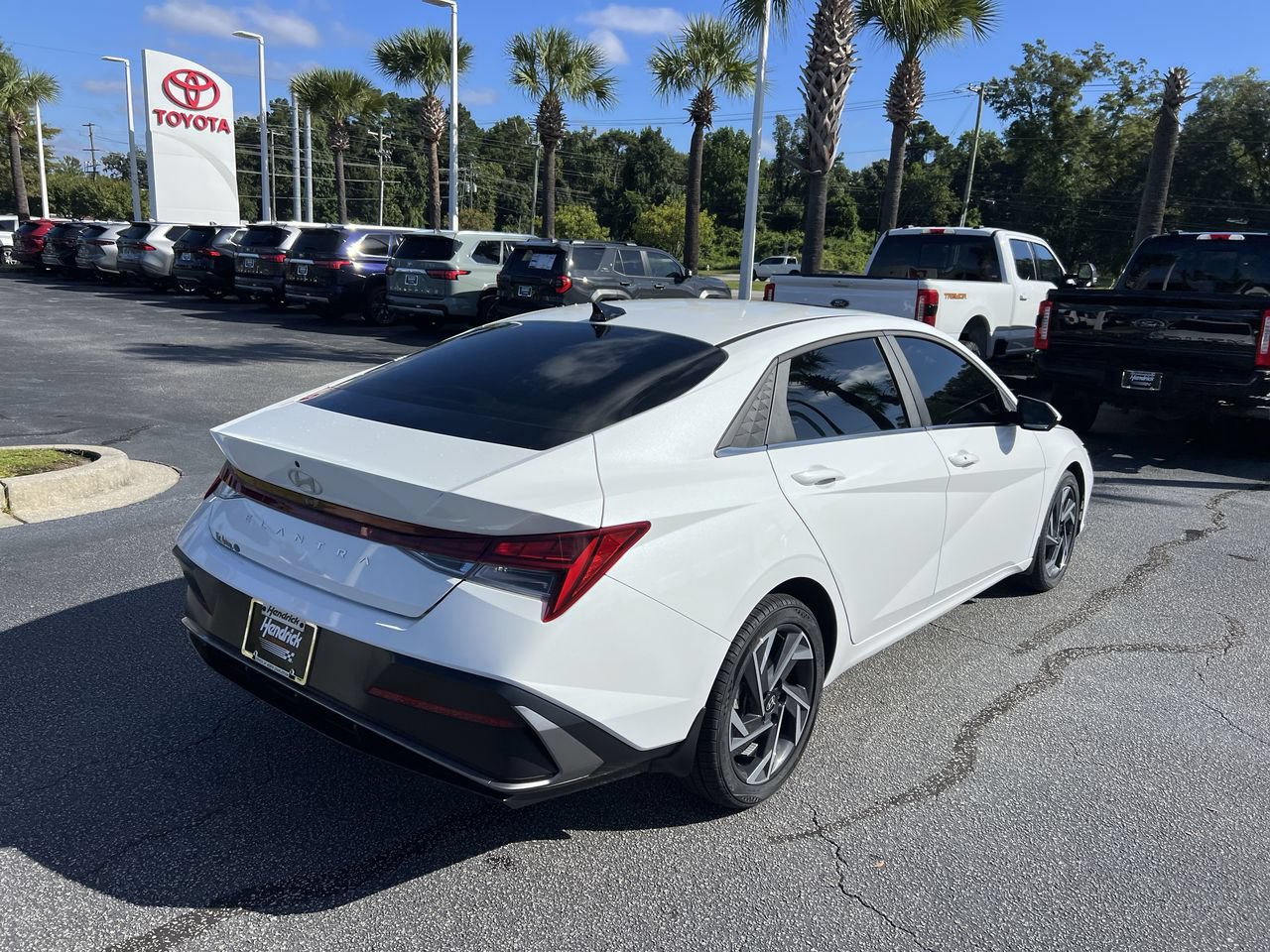 Used 2024 Hyundai Elantra SEL w/ Convenience Package FWD image 10