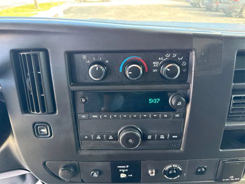 Used 2018 Chevrolet Express 3500 w/ Power Convenience Package RWD image 13
