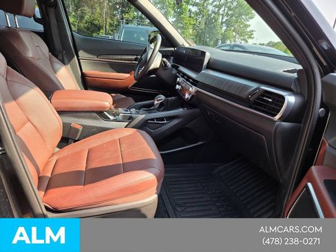 Used 2025 Kia Telluride SX w/ SX Captain's Chair Package FWD image 16