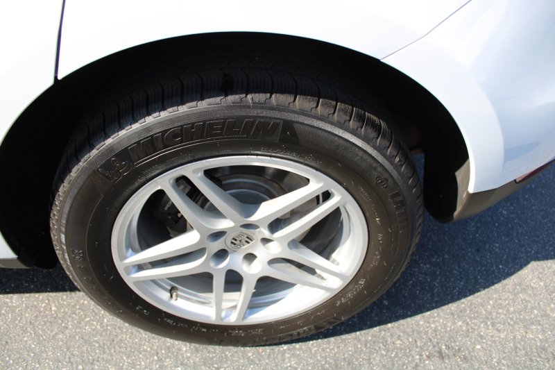 Used 2018 Porsche Macan AWD/4WD image 21