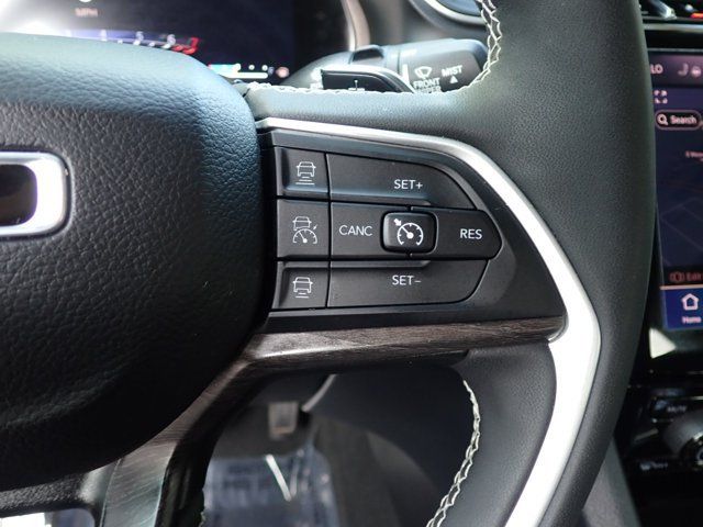 Used 2023 Jeep Grand Cherokee Limited AWD/4WD image 17