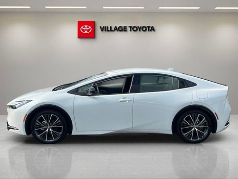 Certified 2025 Toyota Prius XLE FWD image 2