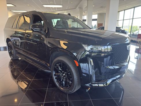 Certified 2022 Cadillac Escalade ESV Sport AWD/4WD image 8