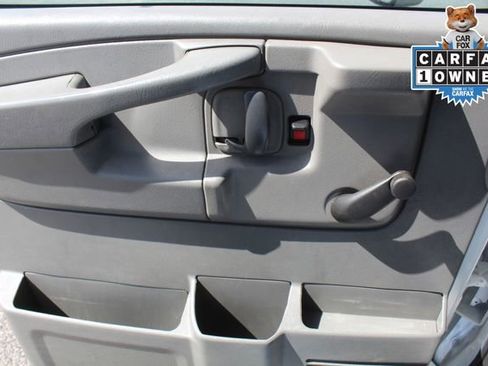 Used 2014 Chevrolet Express 3500 image 27