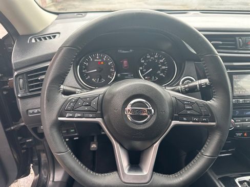 Used 2017 Nissan Rogue SV AWD/4WD image 24